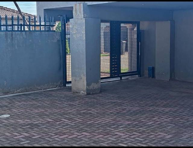 3 BEDROOM HOUSE FOR SALE IN PROTEA GLEN